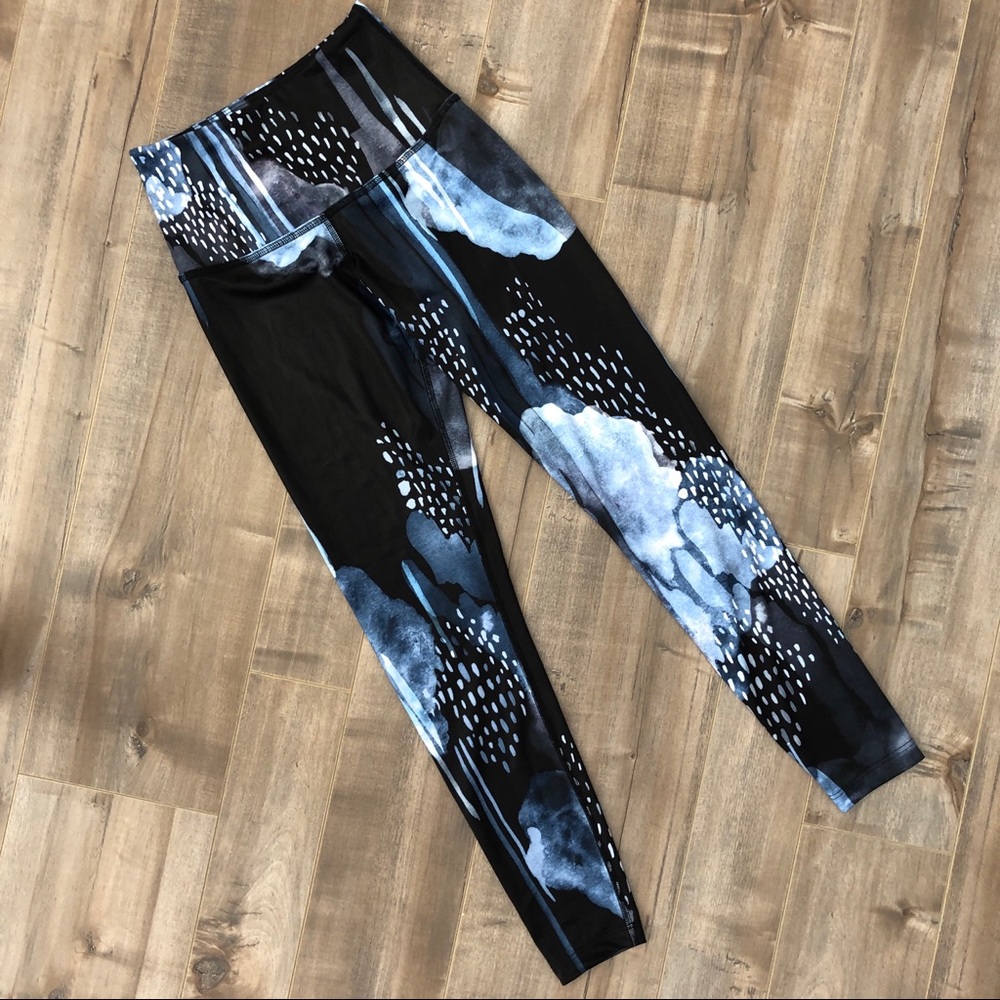 Beyond Yoga rain and cloud printed leggings